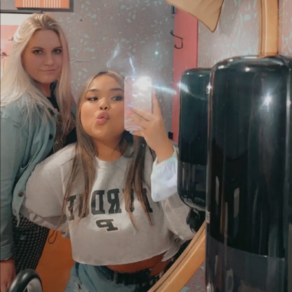 Meet your Posher, Kimmy - Picture 2 of 4